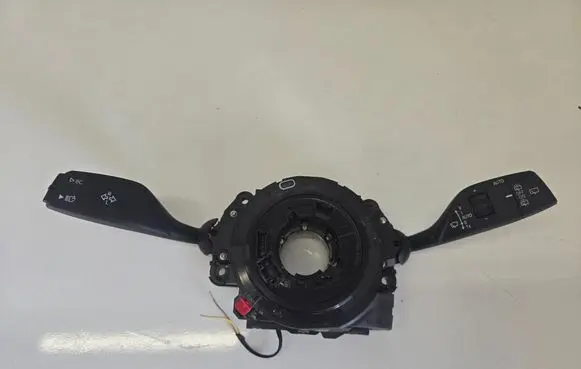 Wiper turn signal indicator stalk/switch