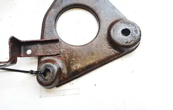 Nissan Primera Engine mounting bracket 
