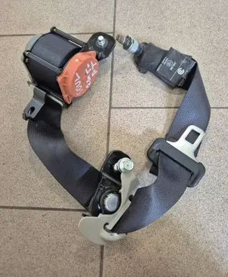 Rear seatbelt