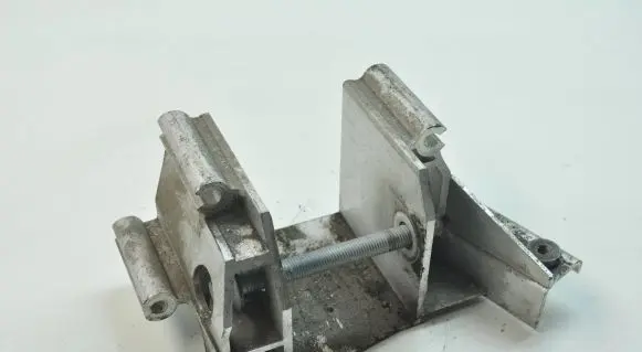 BMW i8 Engine mounting bracket 6858270