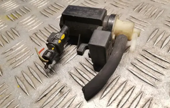 Mercedes-Benz A W169 Turbo solenoid valve 0061536628