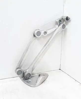 Tailgate/trunk/boot hinge