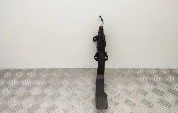 Peugeot 208 Accelerator throttle pedal 9827704480