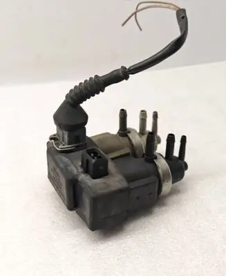Audi A8 S8 D2 4D Turbo solenoid valve 059906629 PX0425223