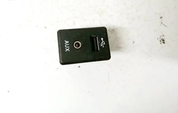 Nissan X-Trail T32 USB socket connector 795405004 500452053509