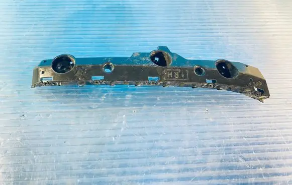 Nissan Leaf I (ZE0) Front bumper mounting bracket 622245SK0A