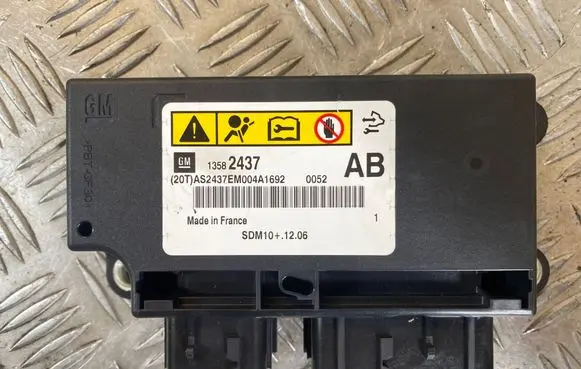 Opel Meriva B Airbag control unit/module 13582437 AS2437EM004A1692 SDM101206