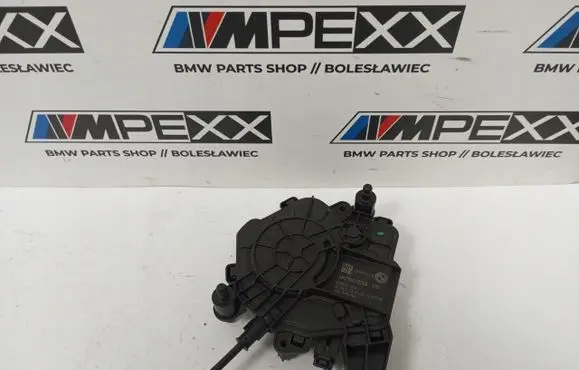 BMW iX Tailgate exterior lock 