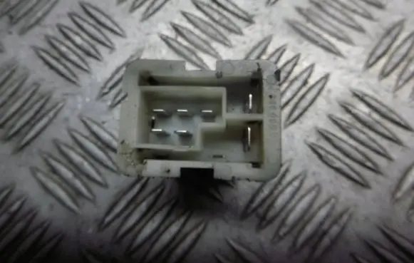 Opel Astra G Heater blower fan relay 90560362