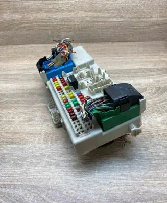 Volvo C30 Fuse module 05044520 51919938