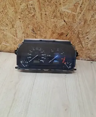 Volkswagen Golf III Speedometer (instrument cluster) 5392325900 6160683023 6N0919860E