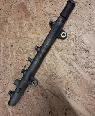 Opel Vivaro Fuel main line pipe 0445214024 8200347176
