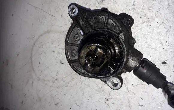 Mercedes-Benz E W211 Vacuum pump A6462300265