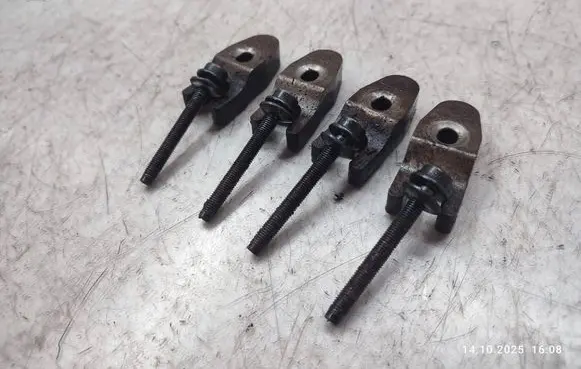 Volvo V40 Fuel Injector clamp holder 