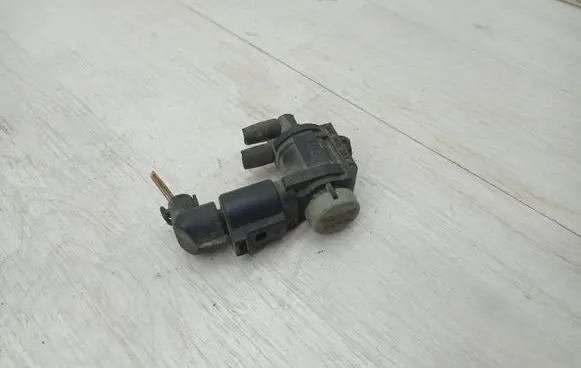 Audi A4 S4 B8 8K Turbo solenoid valve 1K0906283A