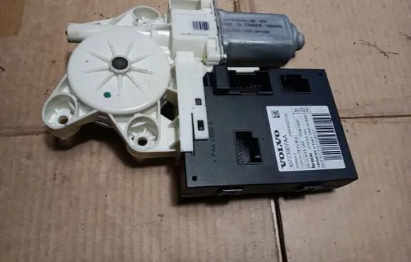 Volvo S40 Front door window regulator motor 30773907AA 976593104 5WK48980C