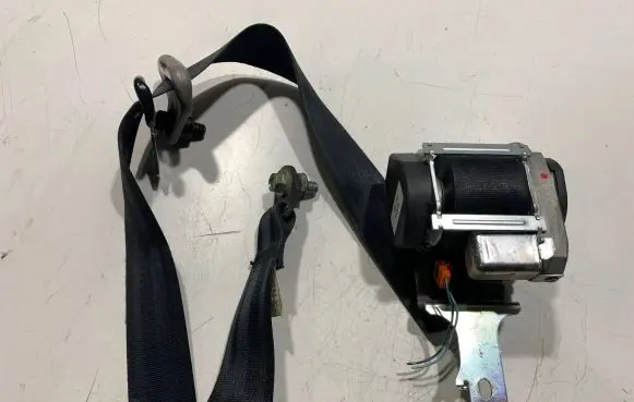 Mazda 3 I Front seatbelt 0435184