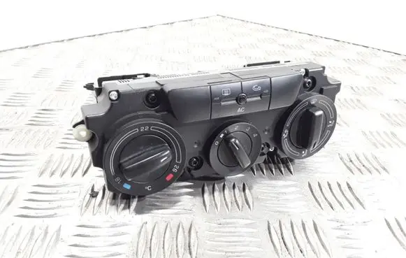 Skoda Octavia Mk2 (1Z) Climate control unit