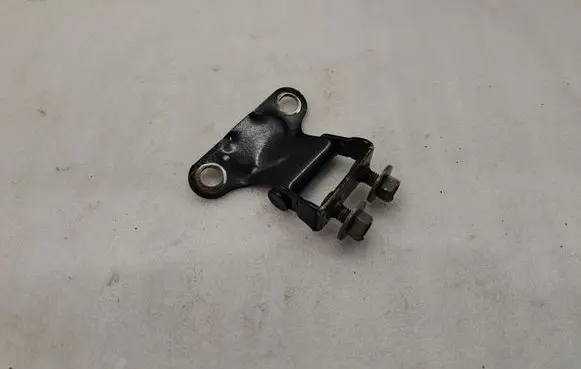 Toyota Avensis T250 Tailgate/trunk/boot hinge 6881005020