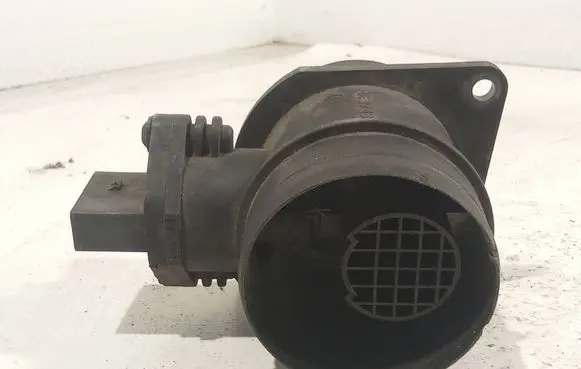 Volkswagen Golf V Mass air flow meter 038906461B 0281002531