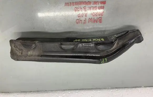 BMW 1 F40 Fender foam support/seal 7448811