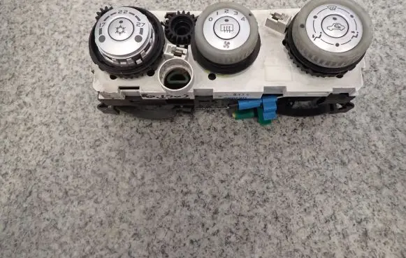 Mitsubishi Colt Other switches/knobs/shifts 69667016