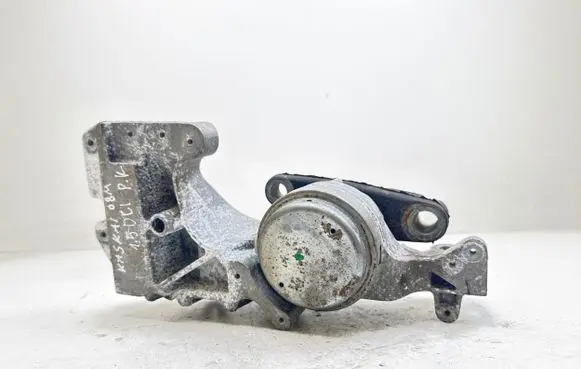Nissan Qashqai Engine mount bracket