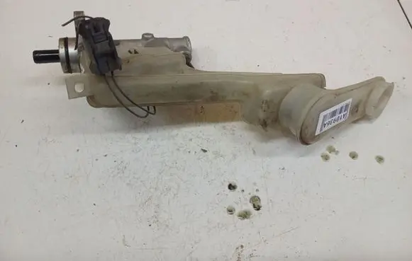 Mazda Premacy Brake fluid reservoir 
