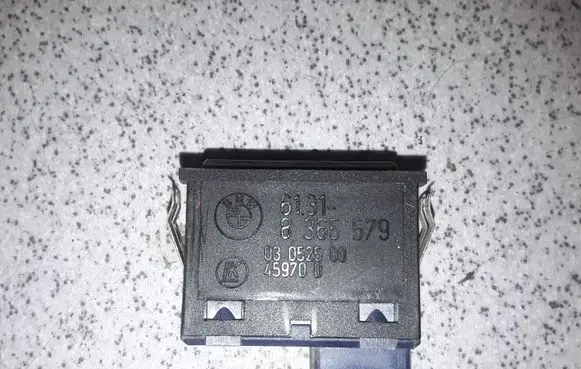 BMW 5 E39 Tailgate opening switch 61318365579