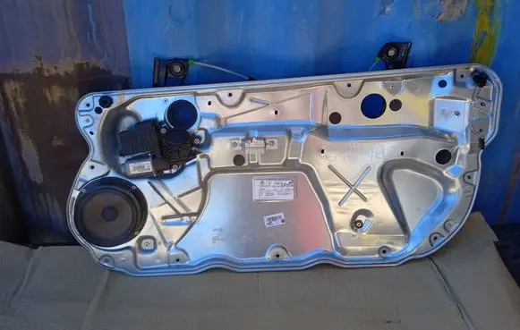 Volkswagen Polo Front door window regulator motor 6Y2959801