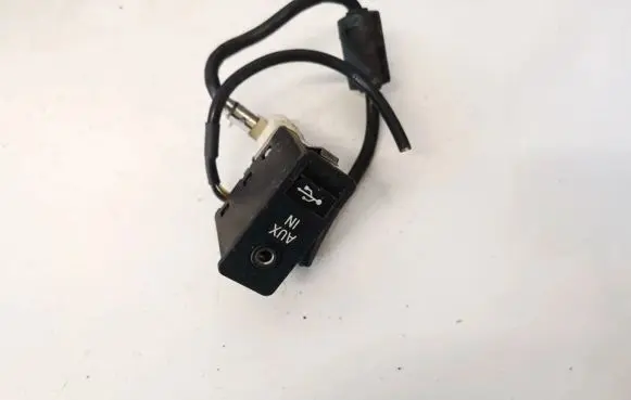 BMW 5 GT F07 USB socket connector 61319129651 61.319129651-02