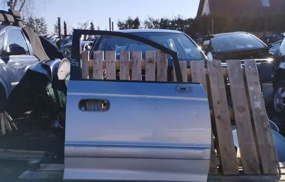 Hyundai Trajet Front door