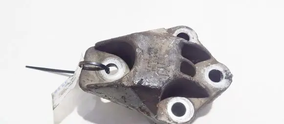 Opel Vectra B Engine mounting bracket 90538041 24495013a