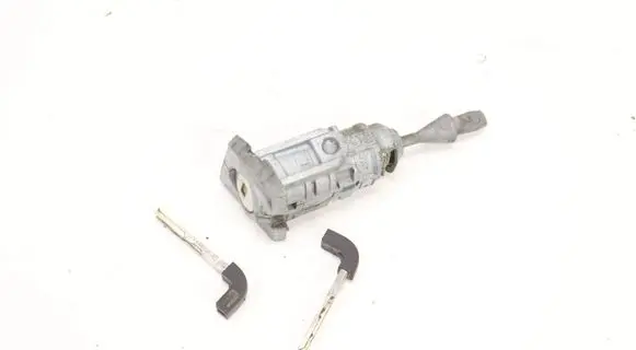 Volkswagen PASSAT B8 Front door lock (next to the handle) 5784807