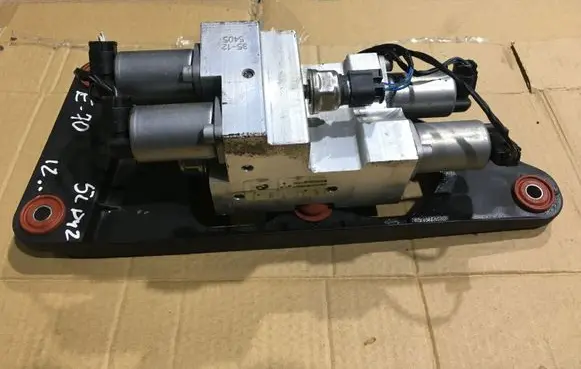 BMW X5 E70 Active stabilizer control/valve assembly 6794578