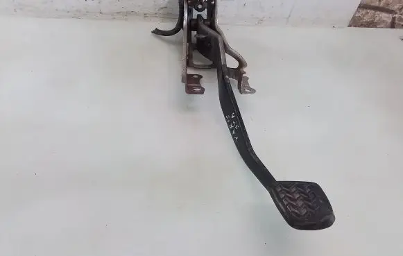 Toyota Yaris Brake pedal