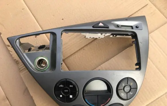 Ford Focus Climate control unit 2SA4H18C612