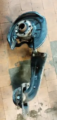 Rear wheel hub spindle/knuckle