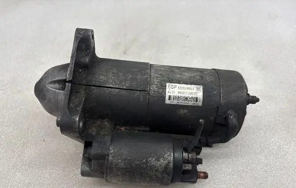 Opel Insignia A Starter motor 55353857 M001T30071
