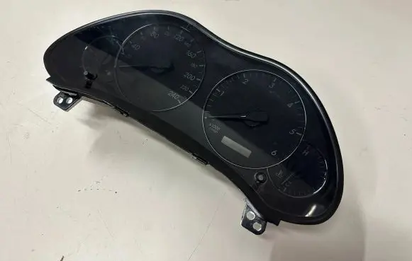 Toyota Avensis T250 Speedometer (instrument cluster) 8380005632 MB2574305590