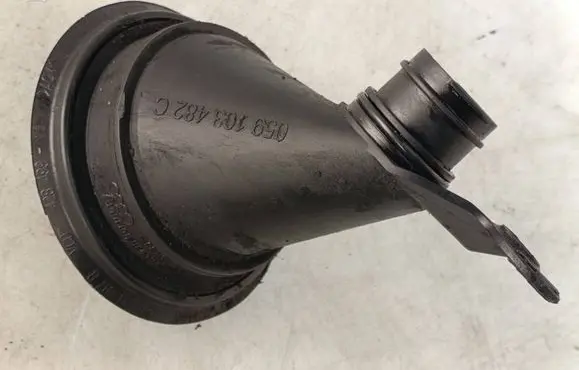Audi A4 S4 B7 8E 8H Oil filler cap 059103482C