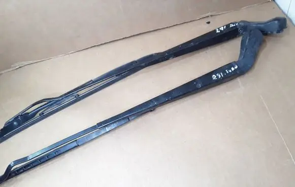 Chrysler Voyager Front wiper blade arm 23109768 04717365B 23109769