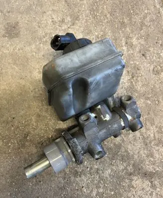 Renault Master II Master brake cylinder 7700309824B 7700309824