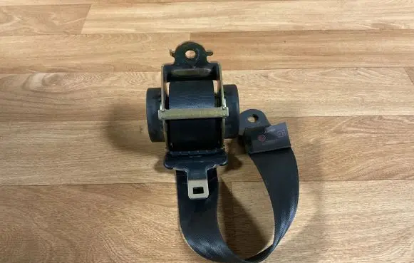 Citroen C4 I Rear seatbelt D506452