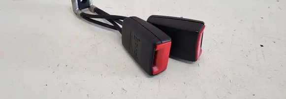 Middle seatbelt buckle (rear)