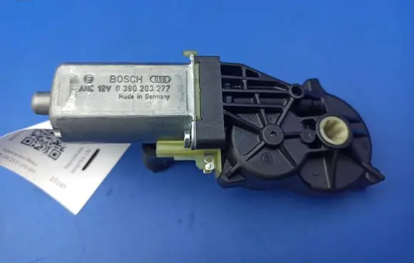 Mercedes-Benz E W211 Seat adjustment motor 0390203277 823227754