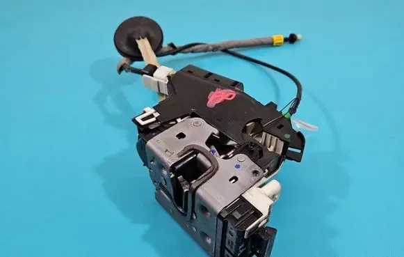 Mercedes-Benz E A207 Front door lock A2047203035 IMPRK1445260