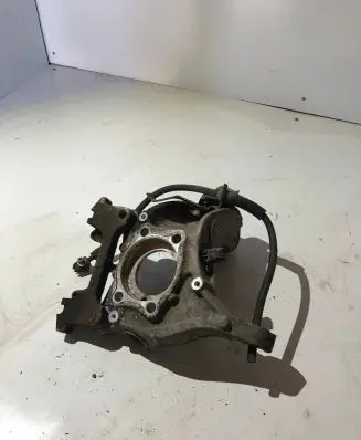 Volkswagen PASSAT B6 Front wheel hub 2303305