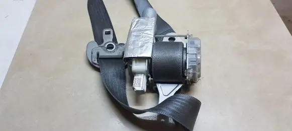 Toyota Prius (XW20) Front seatbelt 7L7240P 035465