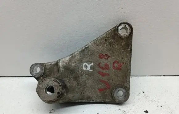 Mercedes-Benz A W168 Engine mounting bracket A6682230104